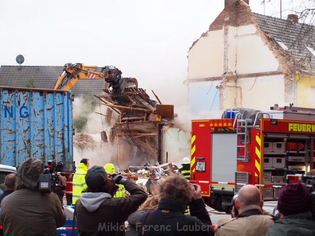 Hausexplosion Bruehl bei Koeln Pingsdorferstr P550.JPG